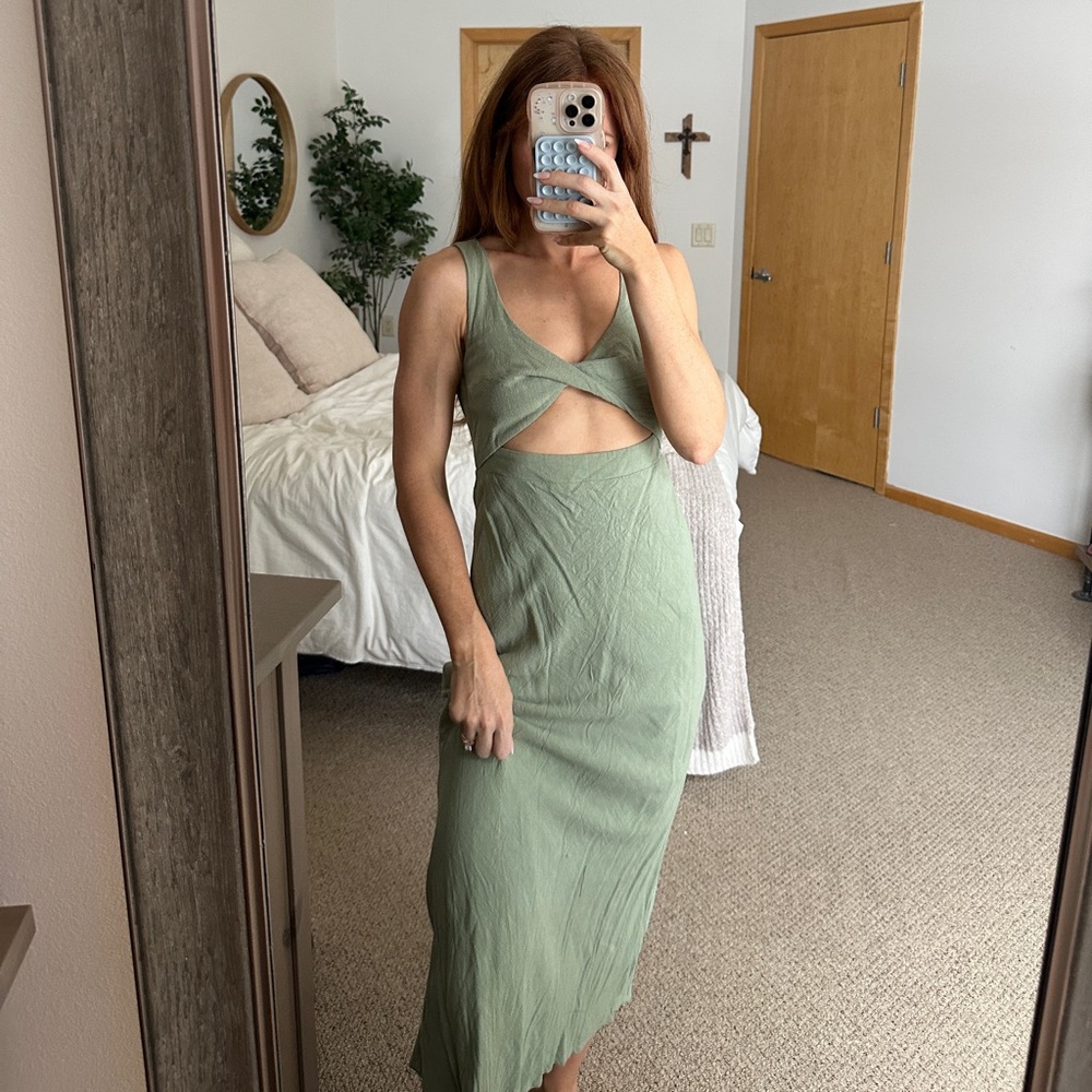 Petal & Pup Elegant Green Sleeveless Dress